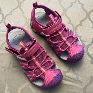 Toddler girl’s active sandals